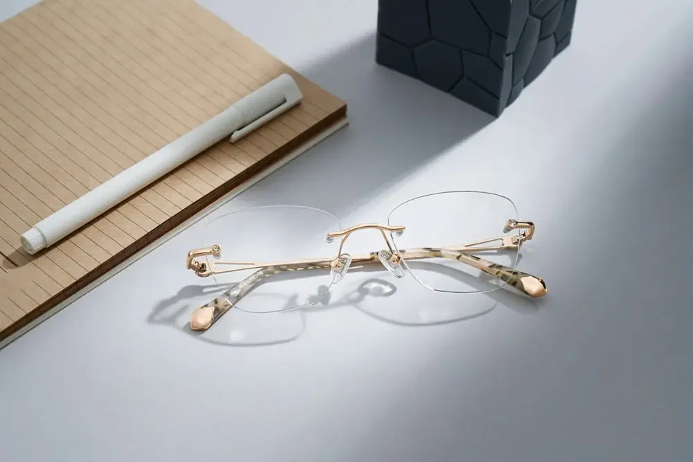 monture de lunettes percées femme